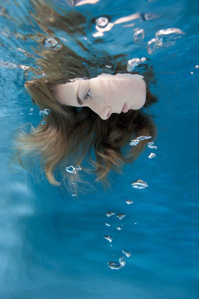 people underwater photography