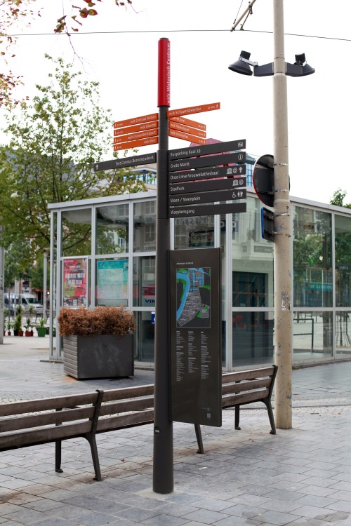 Wayfinding and Typographic Signs - antwerp-city-information-pole