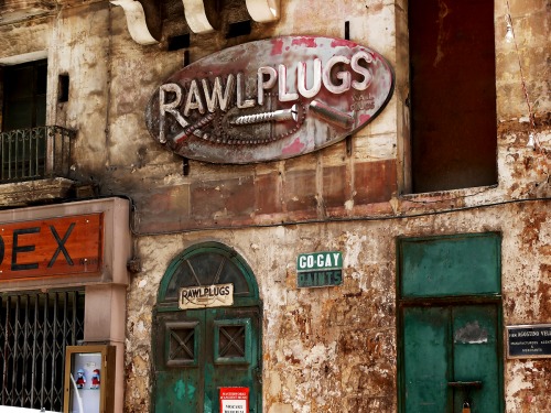 Wayfinding and Typographic Signs - rawl-plugs