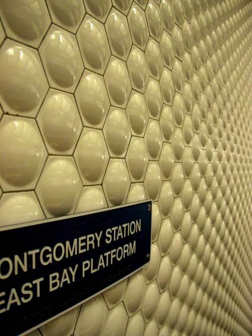 Wayfinding and Typographic Signs - san-francisco-typeand-texture