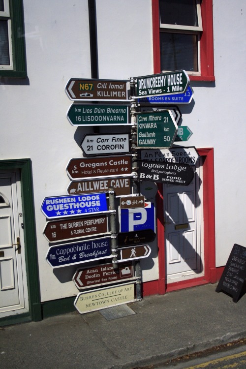Wayfinding and Typographic Signs - lost-in-ireland
