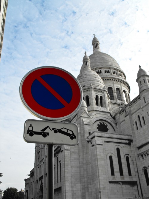 Wayfinding and Typographic Signs - sacre-coeur-paris-france