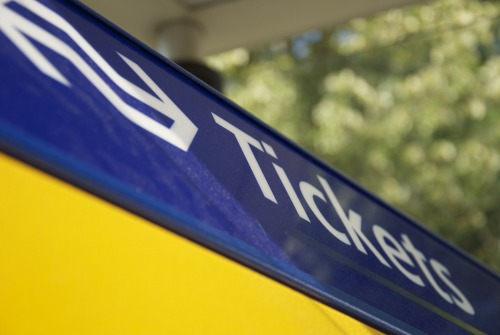 Wayfinding and Typographic Signs - ns-ticket-machine