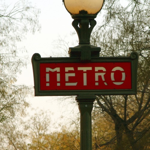 Wayfinding and Typographic Signs - metro-sign-in-paris