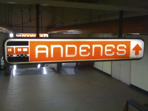 Wayfinding and Typographic Signs - mexico-city-auditorios-subway-sign