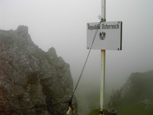 Wayfinding and Typographic Signs - austria-border