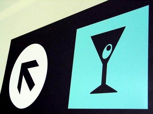 Wayfinding and Typographic Signs - queretaro-airport-bar