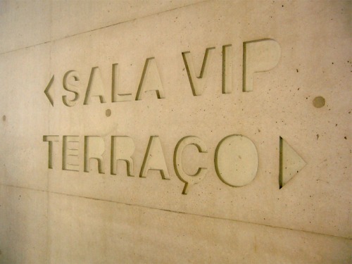 Wayfinding and Typographic Signs - salavip