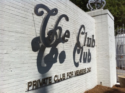 Wayfinding and Typographic Signs - the-club