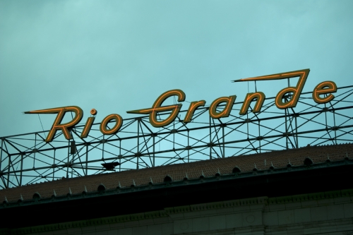Wayfinding and Typographic Signs - rio-grande