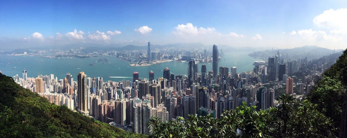 A view onto the soutern part of HongKong during daylight, taken from Victoria Peak