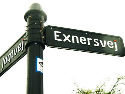 Wayfinding and Typographic Signs - exnersvej