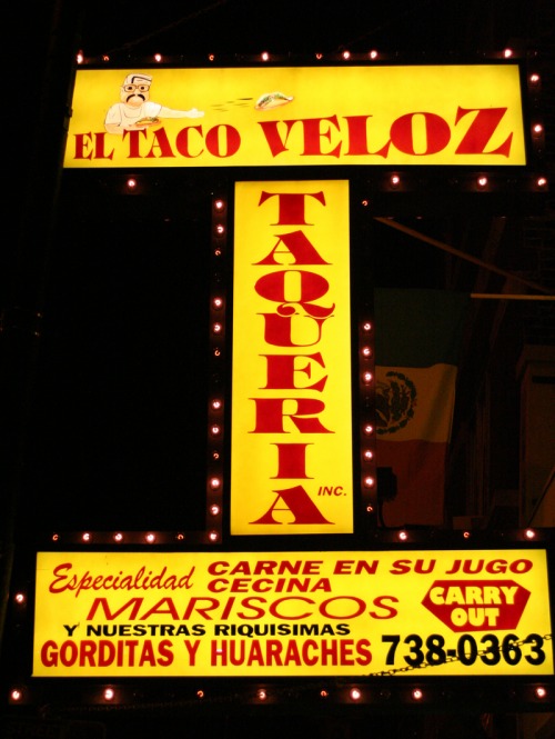 Wayfinding and Typographic Signs - el-taco-veloz