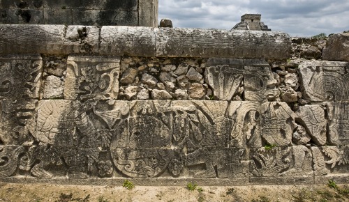 Wayfinding and Typographic Signs - chichen-itza2