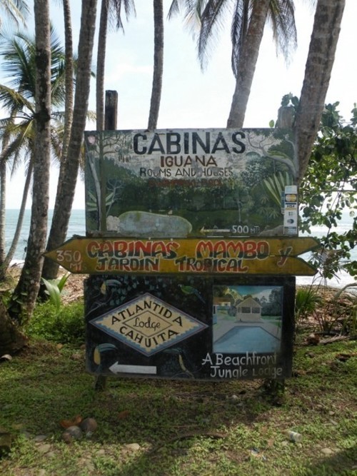 Wayfinding and Typographic Signs - grunge-typo-costa-rica-2