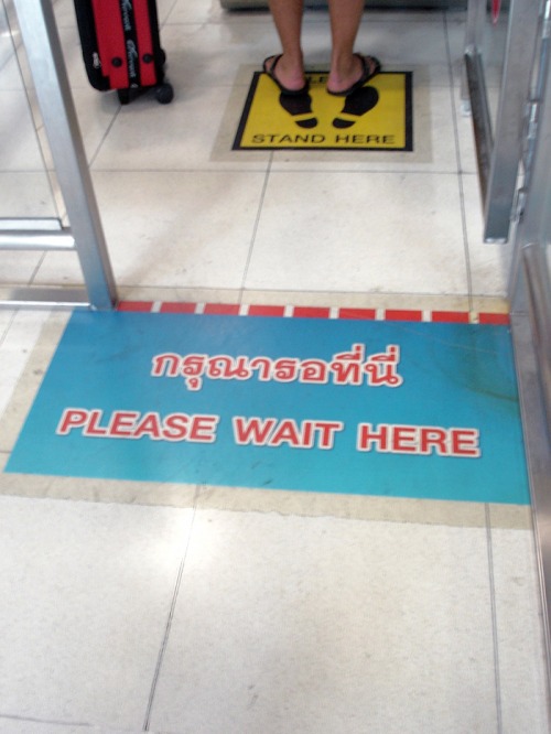 Wayfinding and Typographic Signs - cphan-please-wait-airport-bangkok