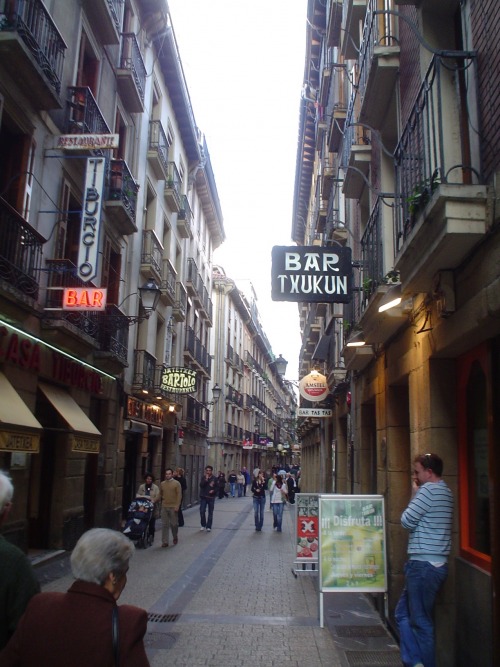 Wayfinding and Typographic Signs - san-sebastian-street-signals