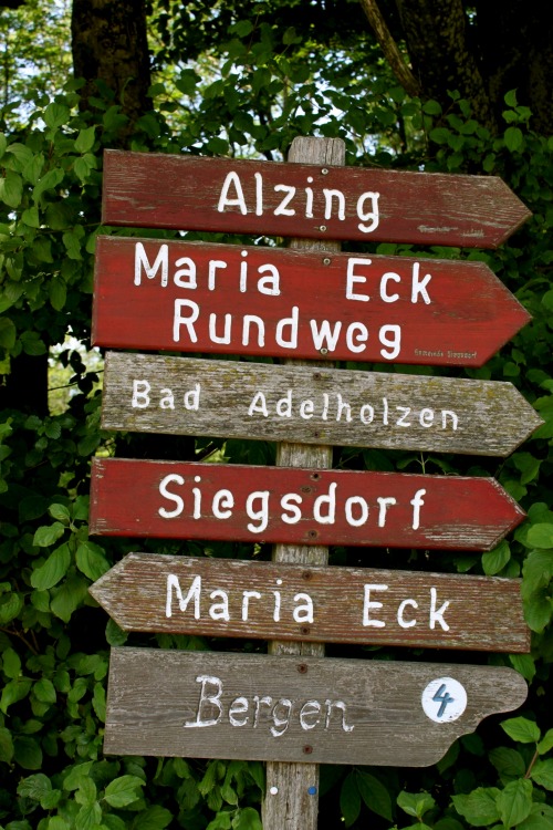 Wayfinding and Typographic Signs - sign-in-the-mountains