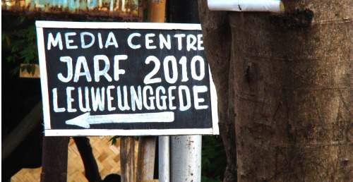 Wayfinding and Typographic Signs - media-centre-for-jarf-2010-at-leuweunggede