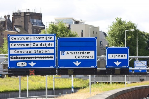 Wayfinding and Typographic Signs - amsterdam-centraal