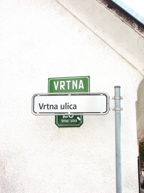 Wayfinding and Typographic Signs - vrtna-ulica-sign