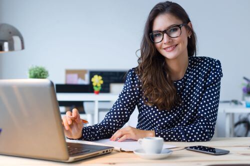 Responsive image of a business woman as an exemple
