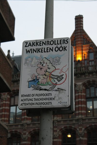 Wayfinding and Typographic Signs - beware-of-pickpockets-in-amsterdam
