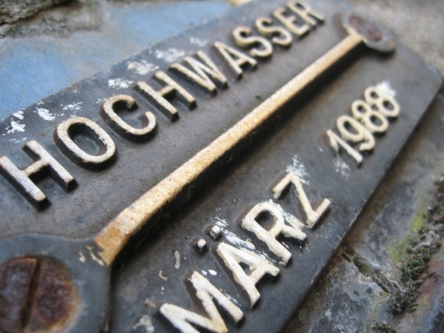 Wayfinding and Typographic Signs - hochwasser-marz-1988