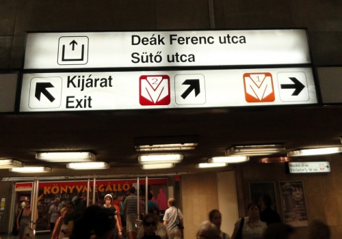 Wayfinding and Typographic Signs - changing-line