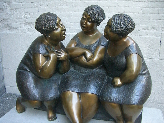Statue of women in conversation
