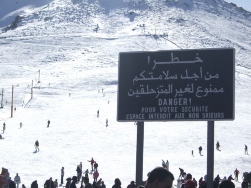 Wayfinding and Typographic Signs - yes-you-can-ski-in-morocco