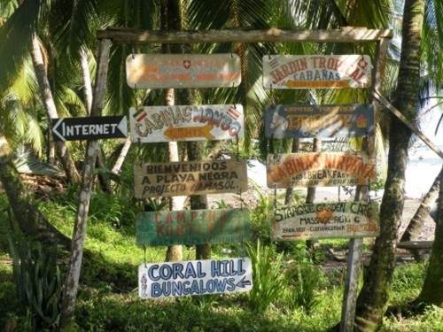 Wayfinding and Typographic Signs - grunge-typo-costa-rica-3