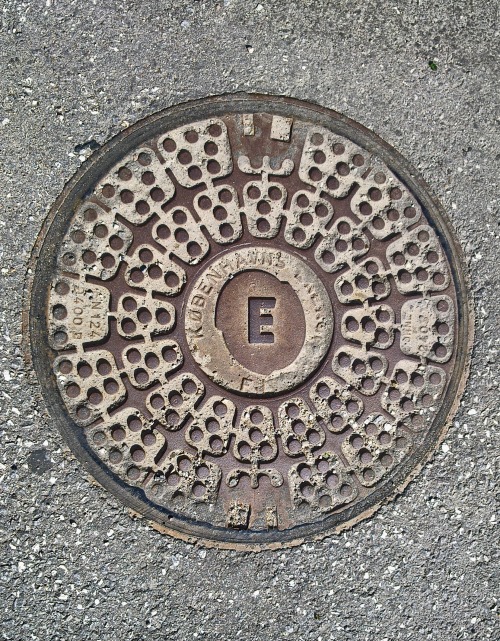 Wayfinding and Typographic Signs - drain-circle