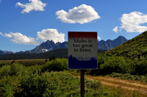 Wayfinding and Typographic Signs - idaho-road-sign