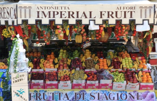 Wayfinding and Typographic Signs - fruit-stand-in-italy