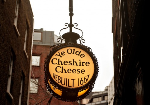 Wayfinding and Typographic Signs - ye-olde-cheshire-cheese