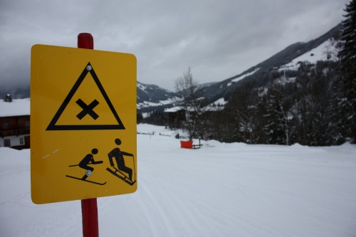 Wayfinding and Typographic Signs - ski-piste
