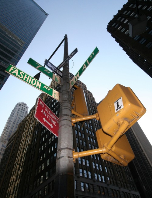 Wayfinding and Typographic Signs - nyc-signscraper