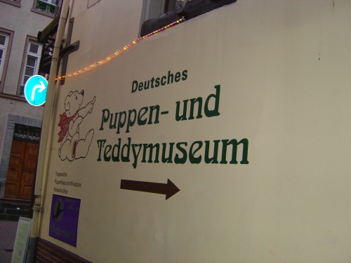 Wayfinding and Typographic Signs - teddybear-museum-sign