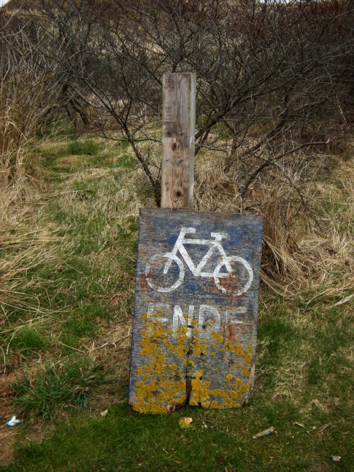 Wayfinding and Typographic Signs - end-of-cyclepath-juist-2010