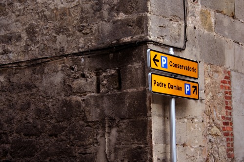 Wayfinding and Typographic Signs - signal-in-corner