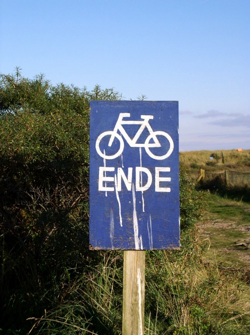 Wayfinding and Typographic Signs - end-of-cyclepath-juist-2005