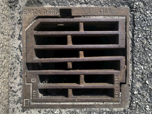 Wayfinding and Typographic Signs - drain-square