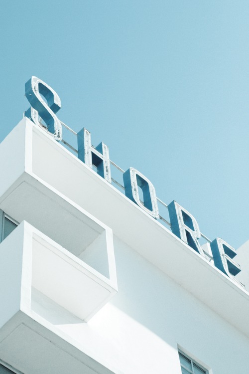 Wayfinding and Typographic Signs - art-deco-miami-beach-shore