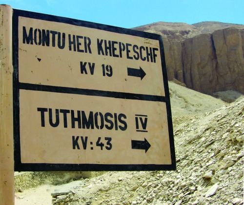 Wayfinding and Typographic Signs - valley-of-the-kings