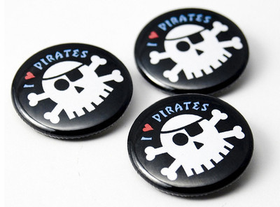 Pins, Badges and Buttons - I Love Pirates button