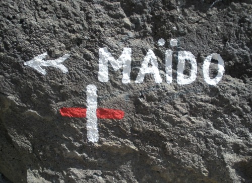 Wayfinding and Typographic Signs - mount-maidos-direction