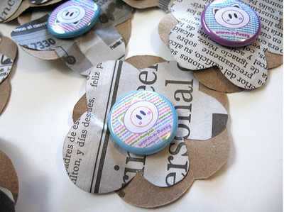 Pins, Badges and Buttons - - Warm 'n Fuzzy - .: Flower Buttons:.