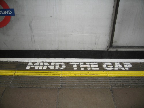Wayfinding and Typographic Signs - mind-the-gap