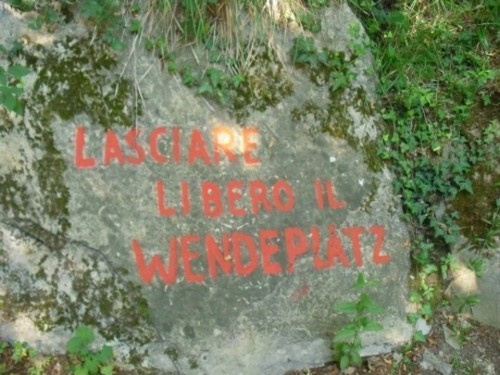 Wayfinding and Typographic Signs - lasciare-libero-il-wendeplatz